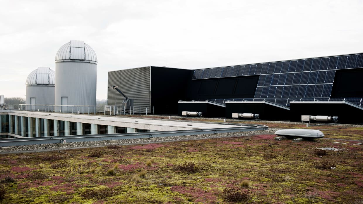 Het groene dak op hoofdgebouw 904 van Science Park.